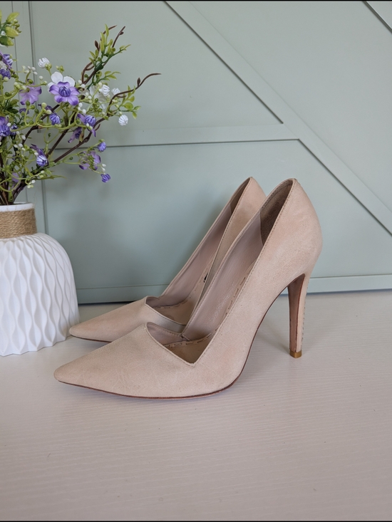 Alice + Olivia Shoes - Alice + Olivia Nude Pointed-Toe Stiletto Pumps